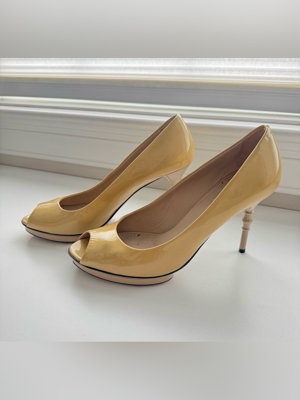 GUCCI Gold Taupe Patent Leather Peep Toe Heels size 39